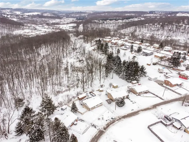 $225,000 | 4310 Paradise Drive, Gibsonia, PA 15044