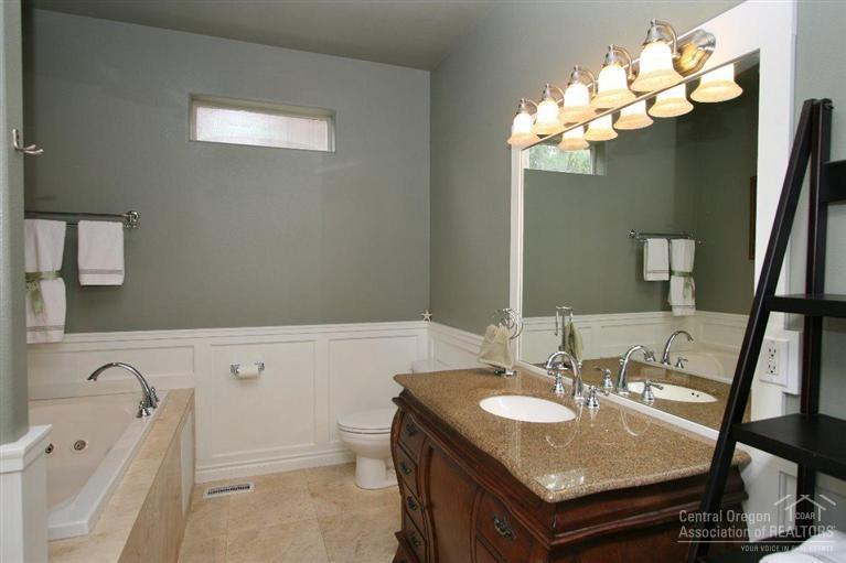 61240 Ridgewater Loop Bend, OR 97702 - Photo 9 of 25 Additional Photo