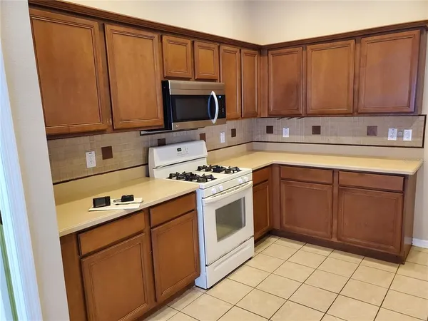 $2,500 | 31354 Kirkshire Court, Wesley Chapel, FL 33543