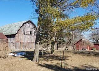 9352 North Nicholson Road Fowlerville, MI 48836 - Photo 7 of 9 9352 Nicholson Barn.jpg