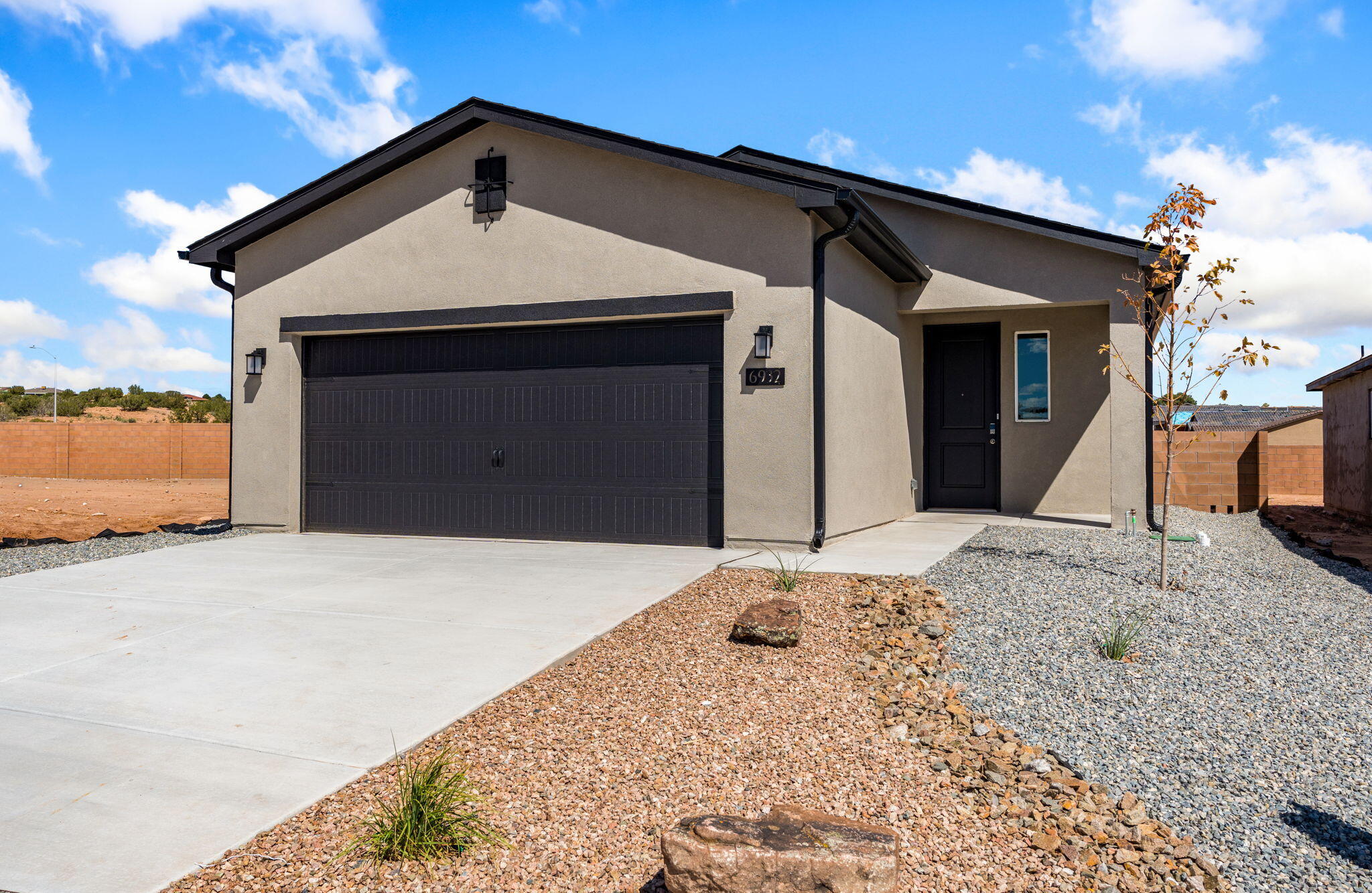 6932 Sydney Drive Northeast Rio Rancho, NM 87144 - Photo 2 of 27 Gallery Image 2
