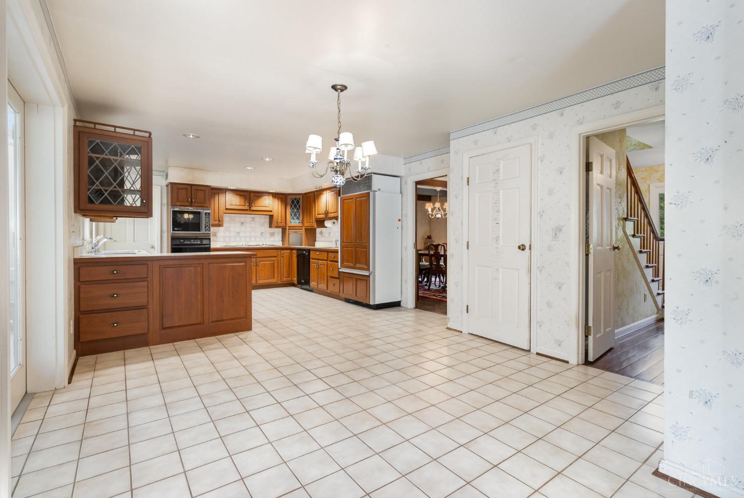 1102 Eversole Road Cincinnati, OH 45230 - Photo 18 of 57