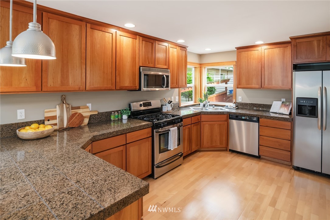 4176 Southwest Orchard Street Seattle, WA 98136 - Photo 11 of 24