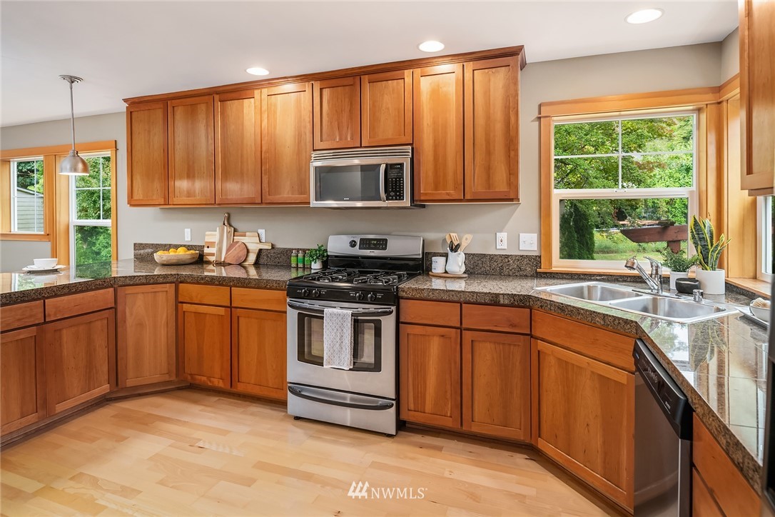 4176 Southwest Orchard Street Seattle, WA 98136 - Photo 14 of 24