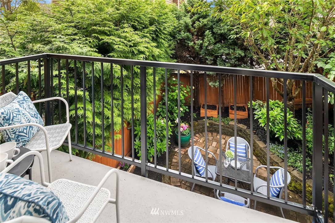 4176 Southwest Orchard Street Seattle, WA 98136 - Photo 8 of 24