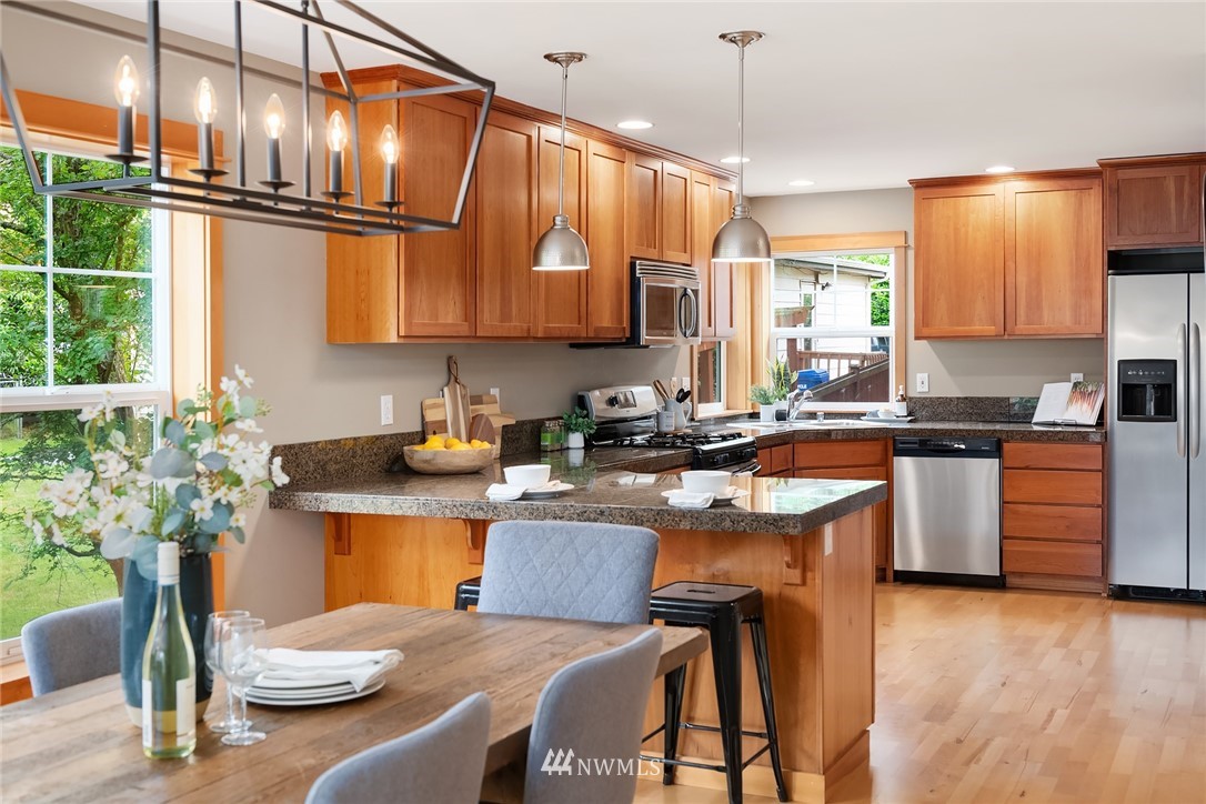 4176 Southwest Orchard Street Seattle, WA 98136 - Photo 10 of 24