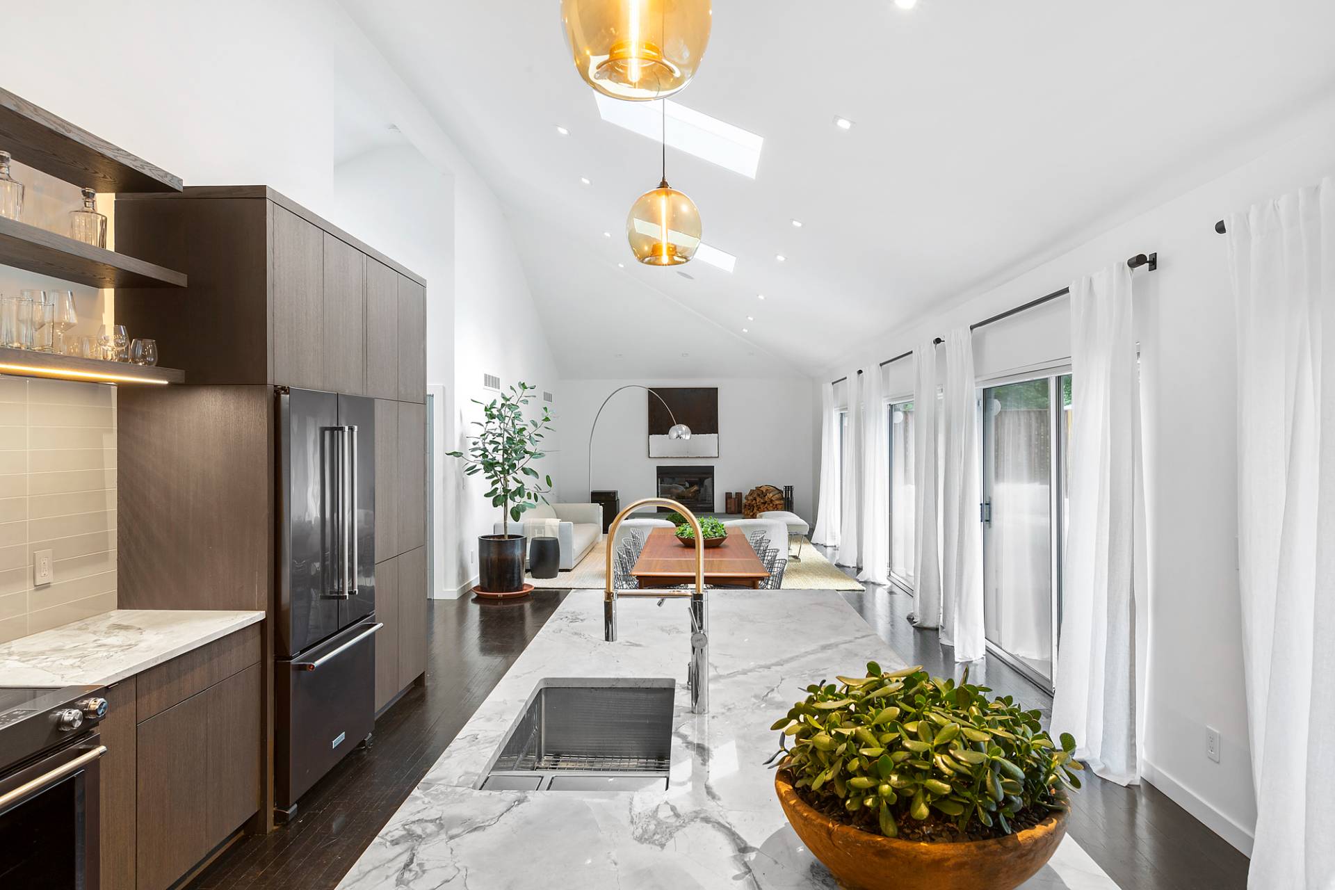 8 Patriots Lane East Hampton, NY 11937 - Photo 9 of 23 a living room with stainless steel appliances furniture a rug and a kitchen view