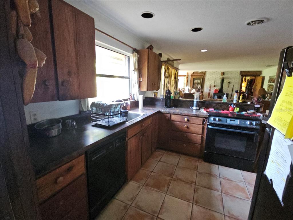 10679 Goose Prairie Road Leesburg, FL 34788 - Photo 14 of 30 a kitchen with a sink stove and cabinets