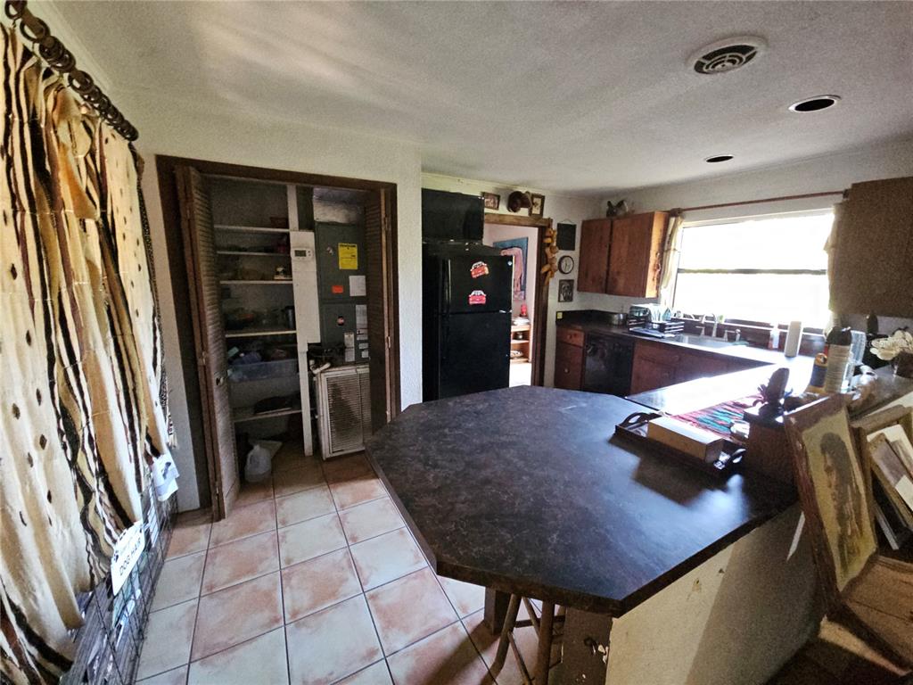 10679 Goose Prairie Road Leesburg, FL 34788 - Photo 16 of 30 a living room with stainless steel appliances furniture a rug and a window