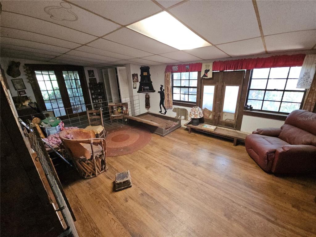 10679 Goose Prairie Road Leesburg, FL 34788 - Photo 21 of 30 a room with gym equipment and a large window