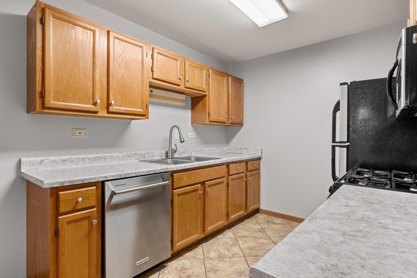 272 Park Ridge Lane, Unit A Aurora, IL 60504 - Photo 8 of 29
