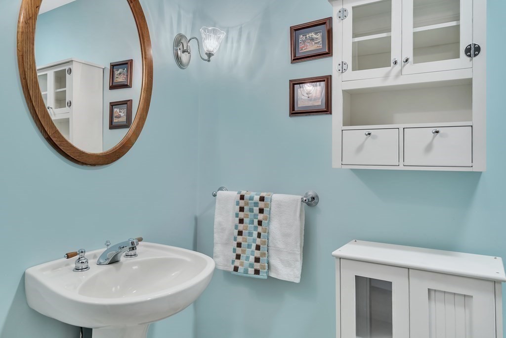 1758 Trapelo Road Waltham, MA 02451 - Photo 9 of 26