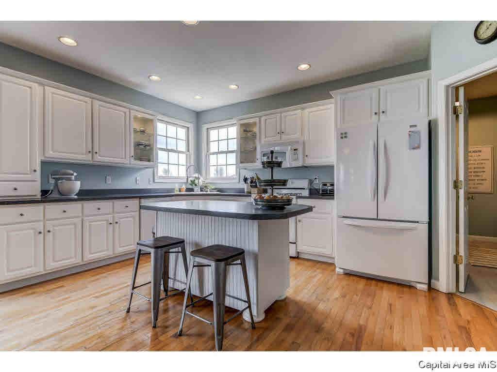 2720 Wordsworth Drive Springfield, IL 62711 - Photo 11 of 36 Gallery Image 11