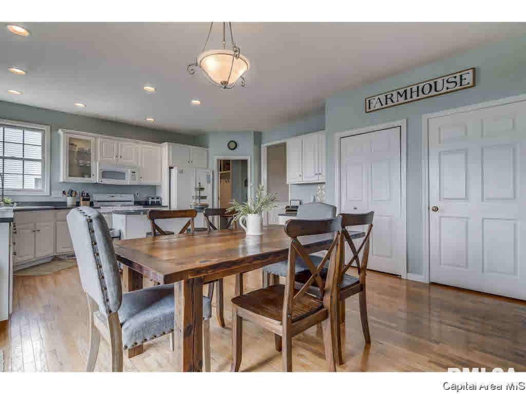 2720 Wordsworth Drive Springfield, IL 62711 - Photo 12 of 36 Gallery Image 12