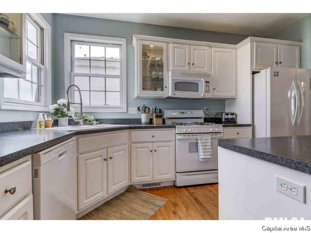 2720 Wordsworth Drive Springfield, IL 62711 - Photo 13 of 36 Gallery Image 13