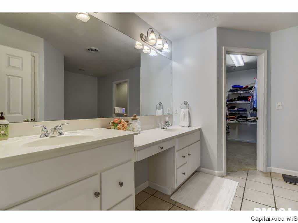 2720 Wordsworth Drive Springfield, IL 62711 - Photo 26 of 36 Gallery Image 26