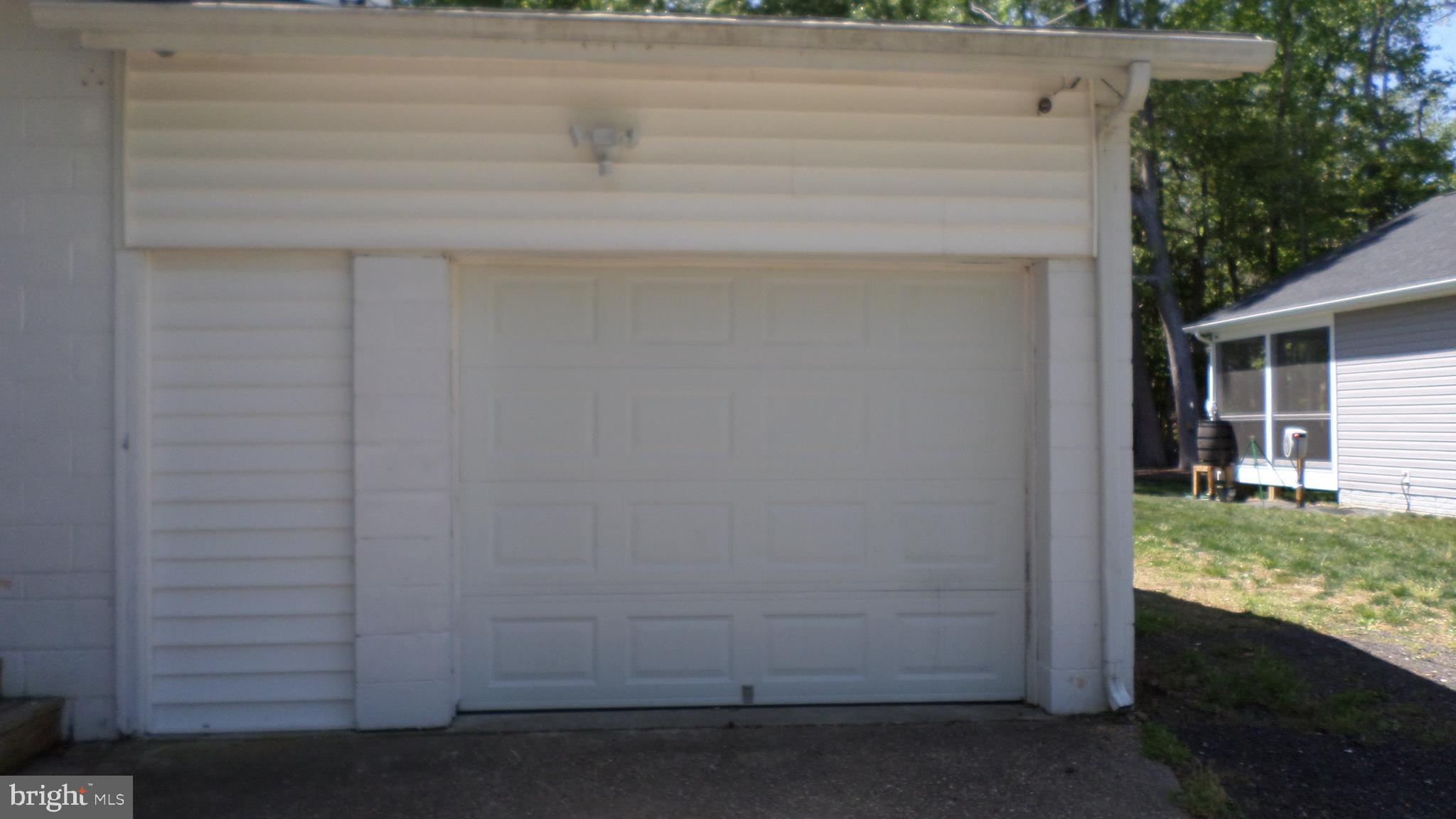 430 Holly Way Colonial Beach, VA 22443 - Photo 12 of 15 attached garage