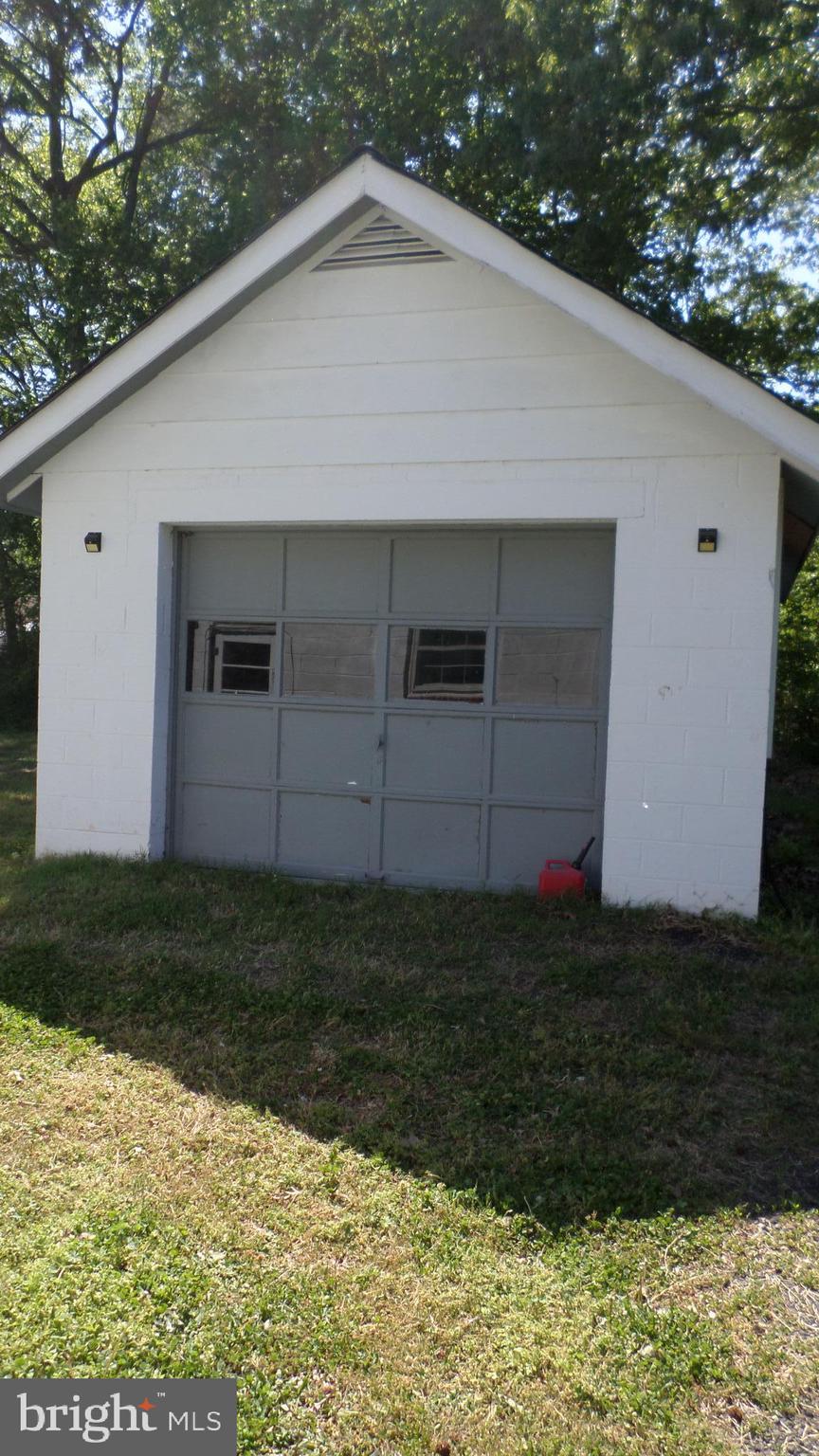 430 Holly Way Colonial Beach, VA 22443 - Photo 13 of 15 dethatched garage