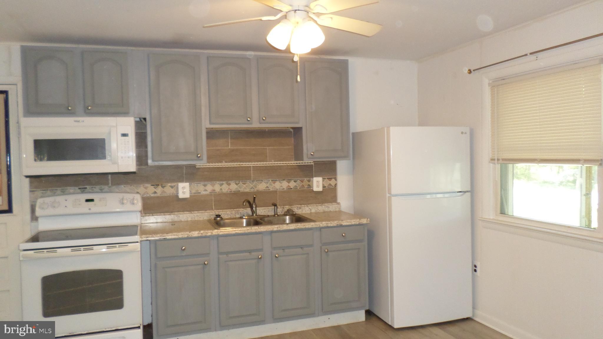 430 Holly Way Colonial Beach, VA 22443 - Photo 4 of 15 kitchen