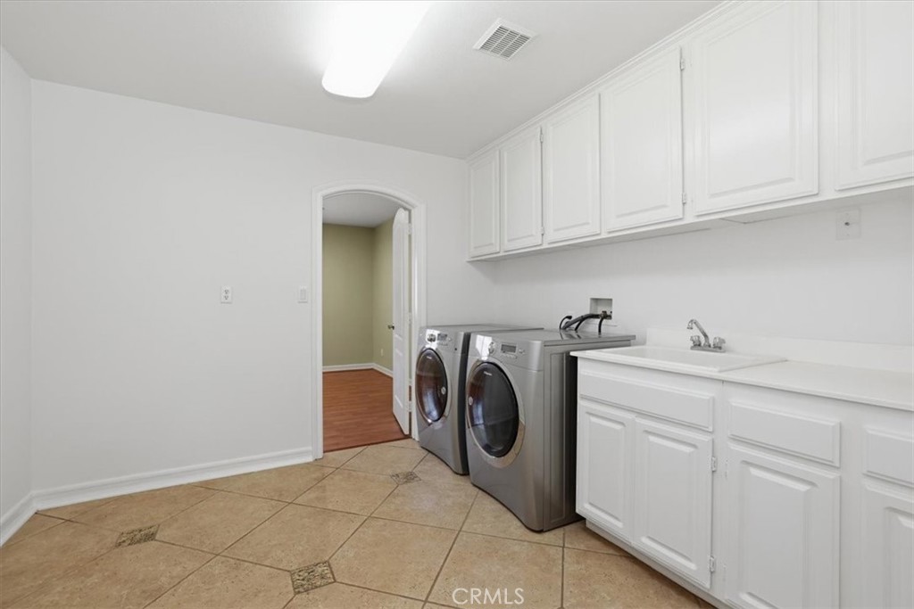 16795 Eagle Peak Road Riverside, CA 92504 - Photo 49 of 74 Huge Laundry Room