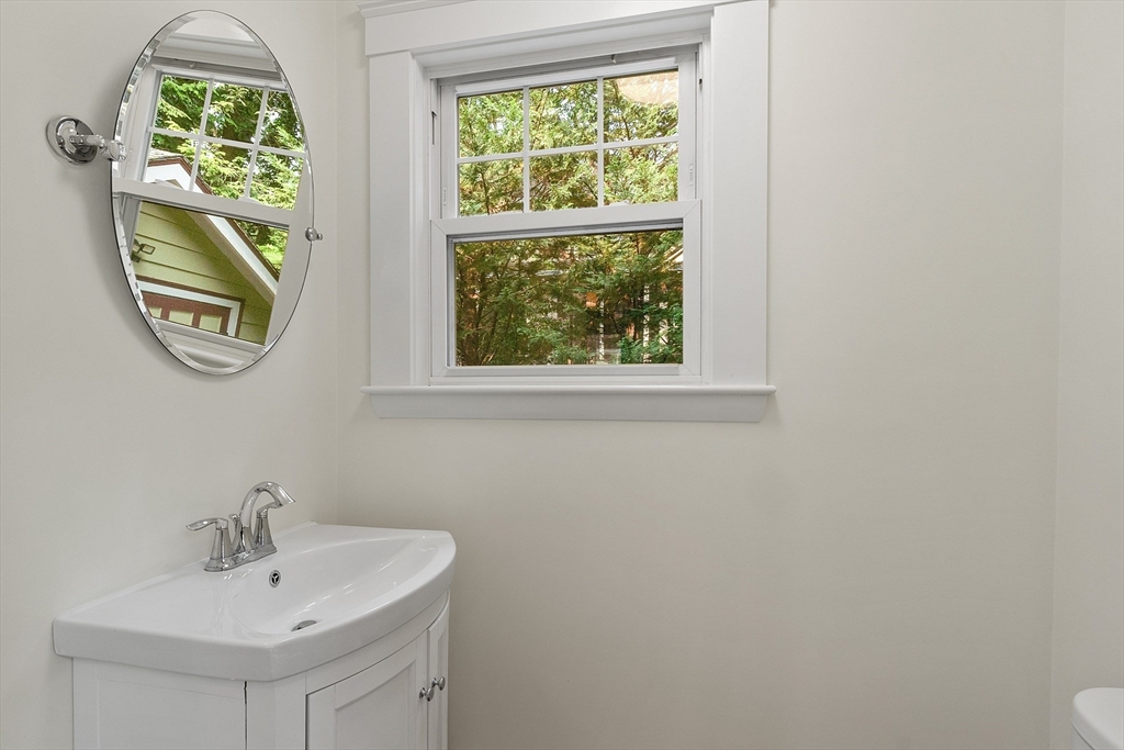 27 Holland Road Melrose, MA 02176 - Photo 16 of 40 Gallery Image 16
