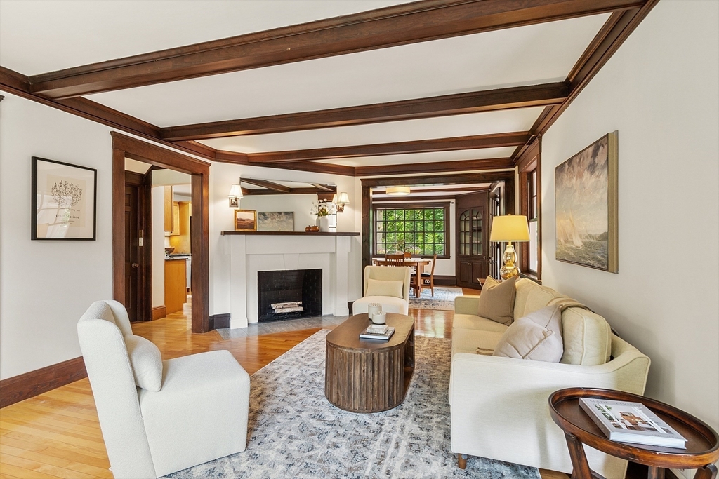 27 Holland Road Melrose, MA 02176 - Photo 5 of 40 Gallery Image 5