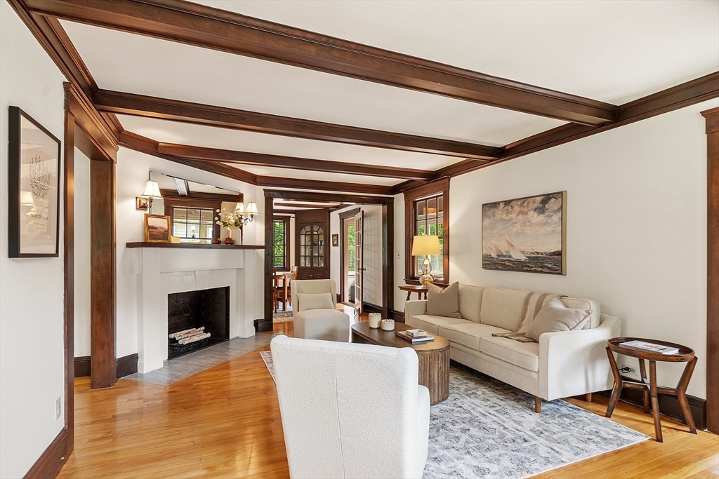 27 Holland Road Melrose, MA 02176 - Photo 6 of 40 Gallery Image 6