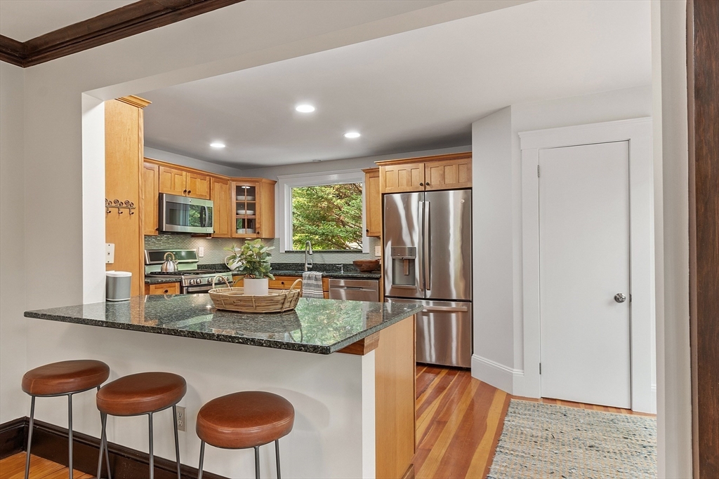 27 Holland Road Melrose, MA 02176 - Photo 8 of 40 Gallery Image 8