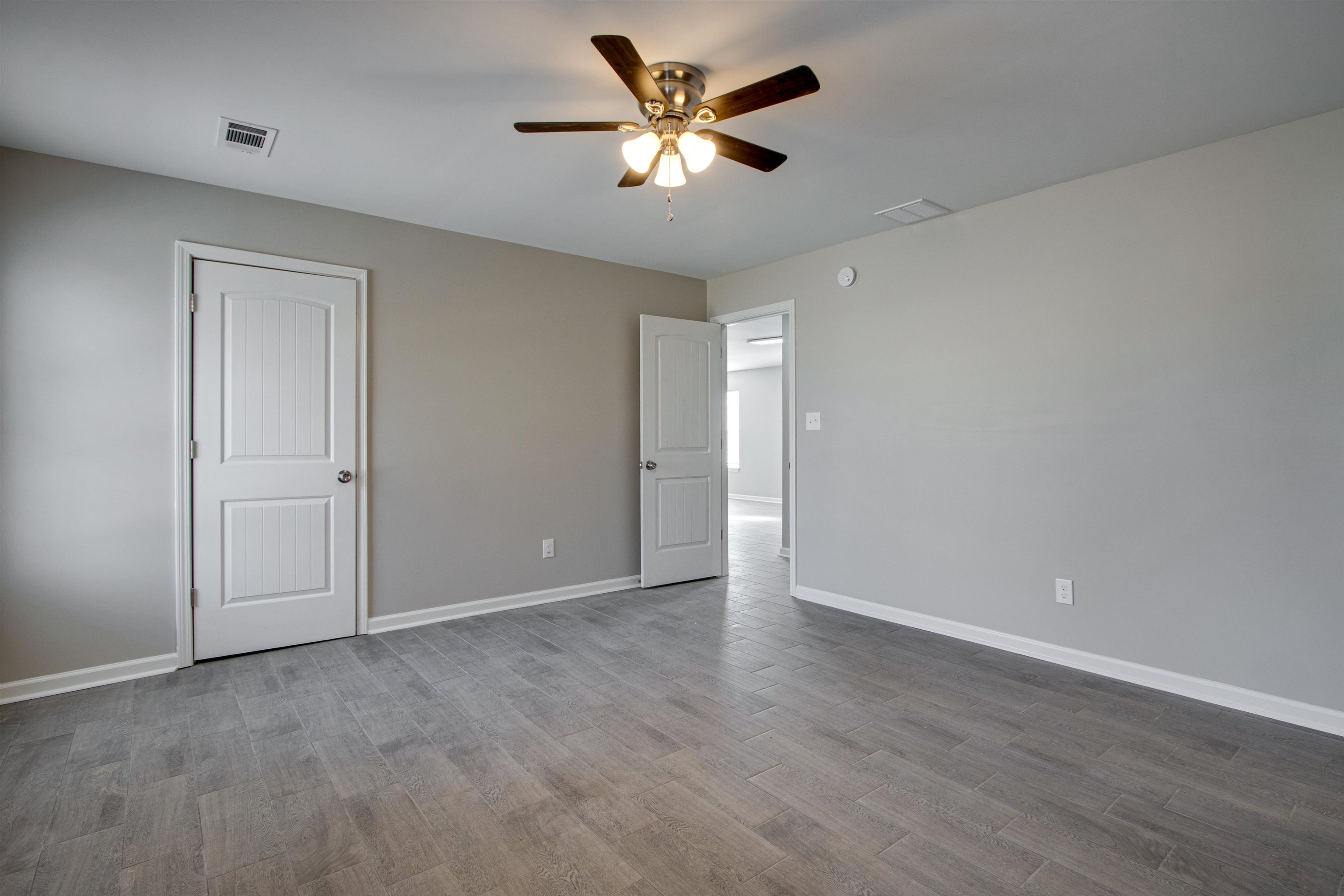 3479 Rochester Road Memphis, TN 38109 - Photo 6 of 12 a view of an empty room
