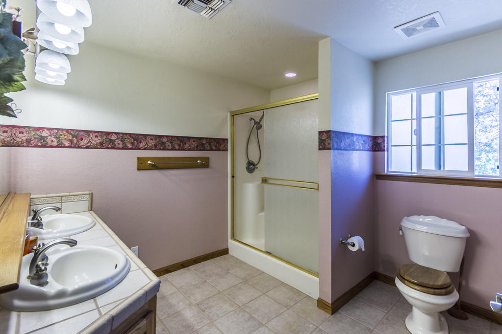 9865 Winegar Road Redding, CA 96003 - Photo 14 of 31 master suite bathroom