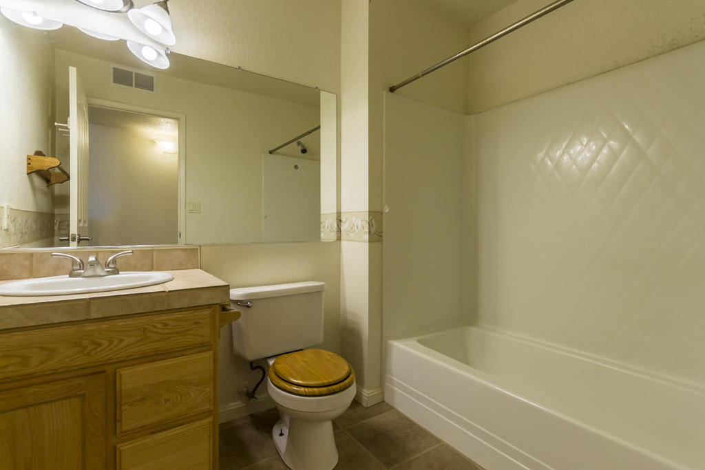 9865 Winegar Road Redding, CA 96003 - Photo 17 of 31 bathroom 3