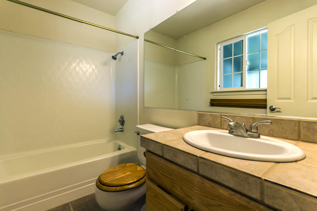 9865 Winegar Road Redding, CA 96003 - Photo 18 of 31 Bath 2