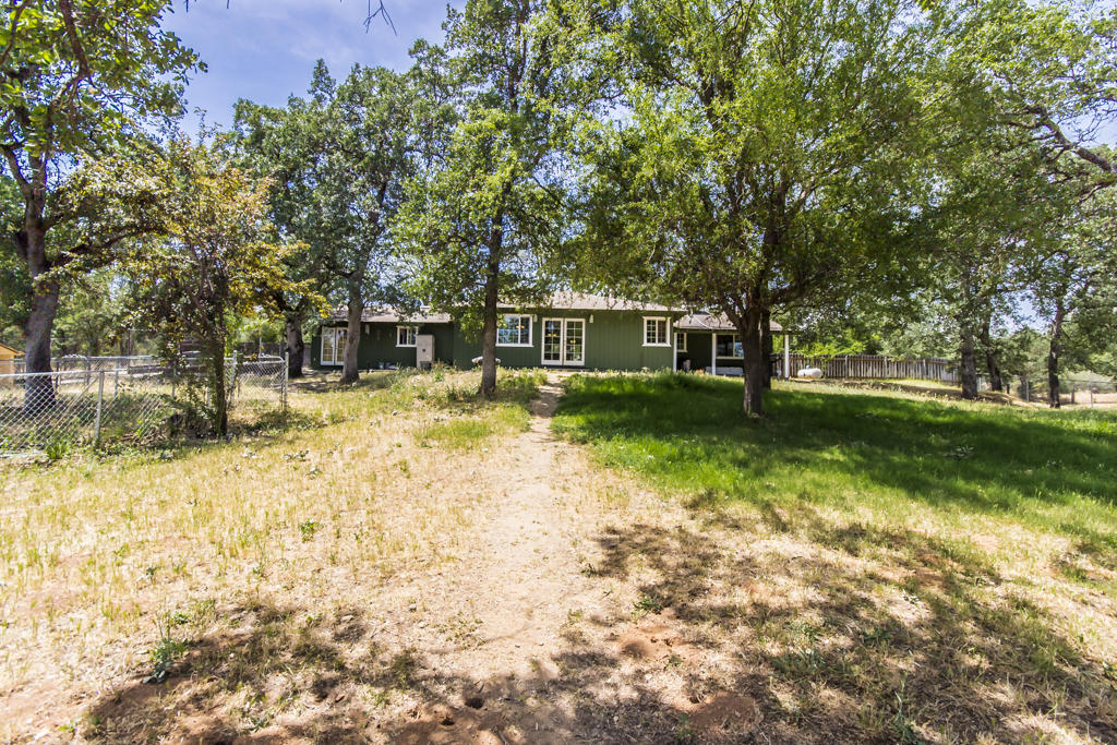 9865 Winegar Road Redding, CA 96003 - Photo 20 of 31 back looking toward house2
