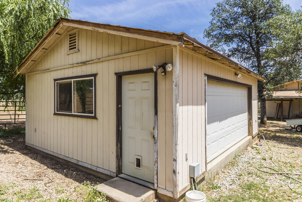 9865 Winegar Road Redding, CA 96003 - Photo 23 of 31 detached shop