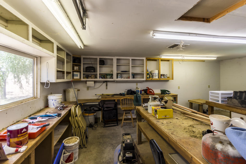9865 Winegar Road Redding, CA 96003 - Photo 24 of 31 inside shop