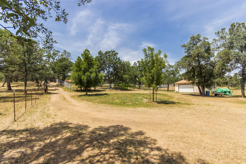 9865 Winegar Road Redding, CA 96003 - Photo 27 of 31 back looking toward house
