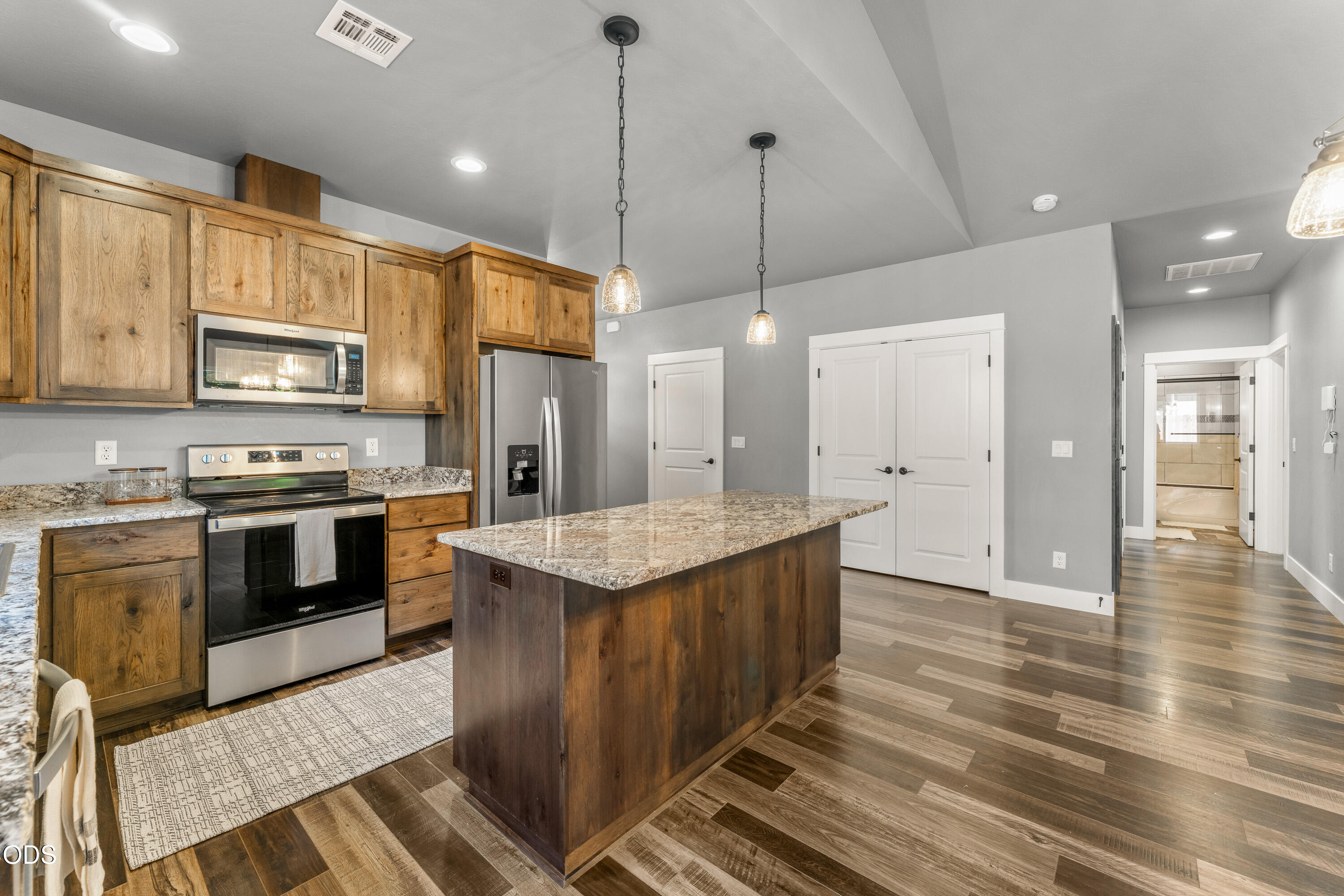 2113 Kayleigh Way Grants Pass, OR 97526 - Photo 5 of 32