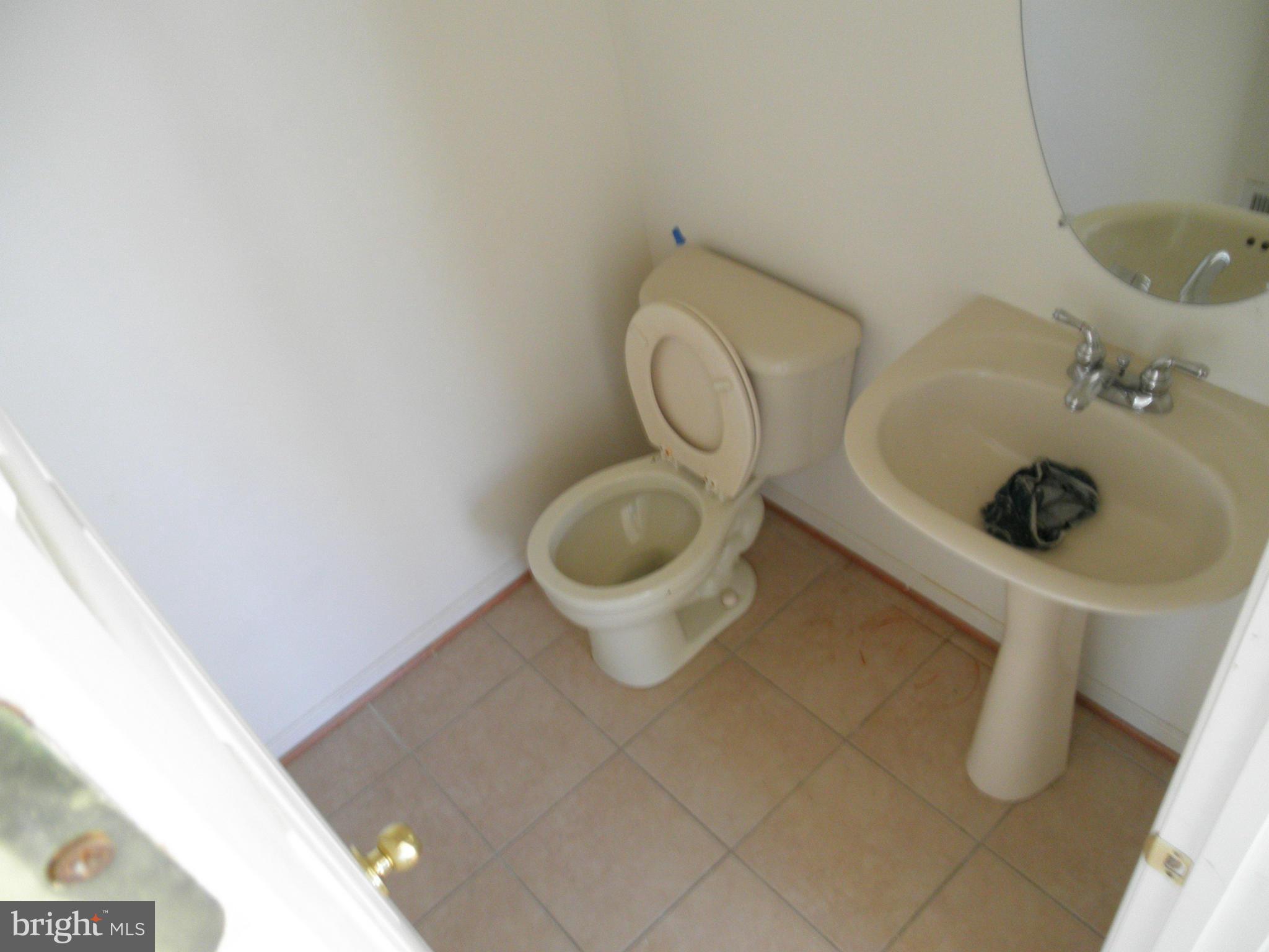 847 Middle River Road Baltimore, MD 21220 - Photo 9 of 28 Bath