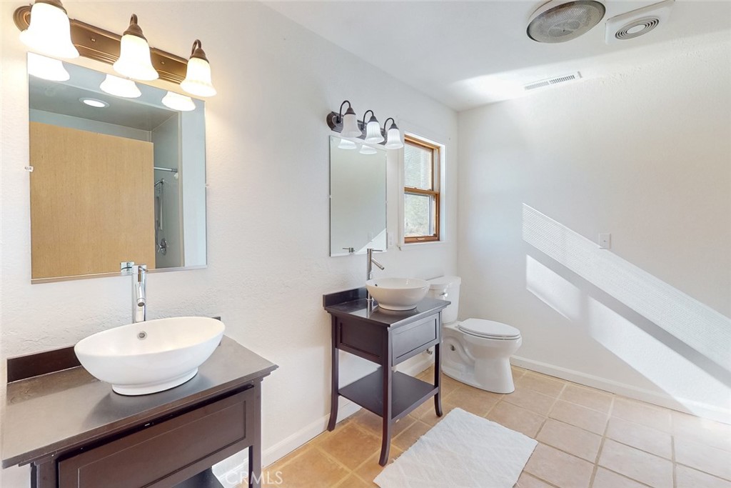 1718 Robinson Mill Road Bangor, CA 95914 - Photo 23 of 74 Primary bathroom