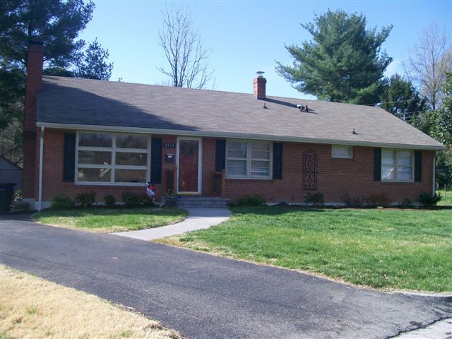 2735 Deerfield Road Southwest Roanoke, VA 24015 - Photo 1 of 1 Front