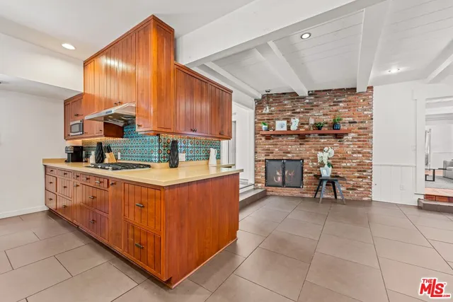 $9,500 | 23057 Sylvan Street, Woodland Hills, CA 91367