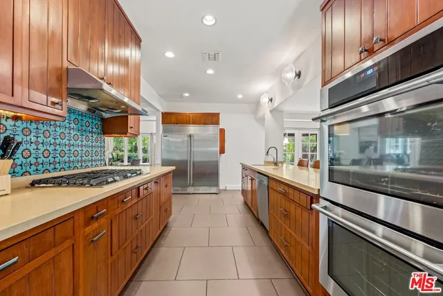 $9,500 | 23057 Sylvan Street, Woodland Hills, CA 91367