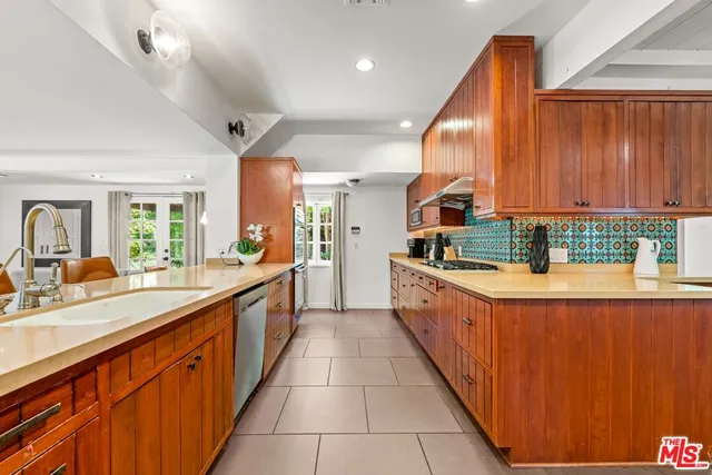 $9,500 | 23057 Sylvan Street, Woodland Hills, CA 91367