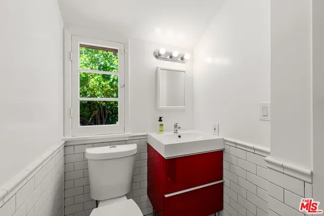 $9,500 | 23057 Sylvan Street, Woodland Hills, CA 91367