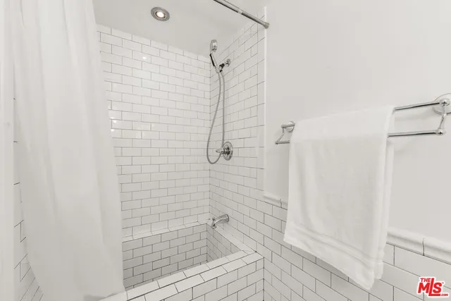 $9,500 | 23057 Sylvan Street, Woodland Hills, CA 91367