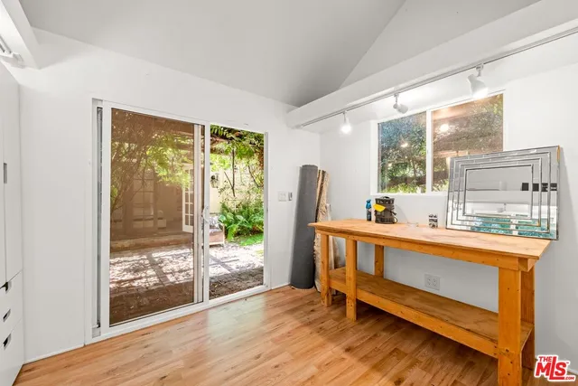 $9,500 | 23057 Sylvan Street, Woodland Hills, CA 91367