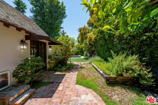 $9,500 | 23057 Sylvan Street, Woodland Hills, CA 91367