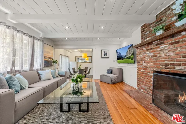 $9,500 | 23057 Sylvan Street, Woodland Hills, CA 91367