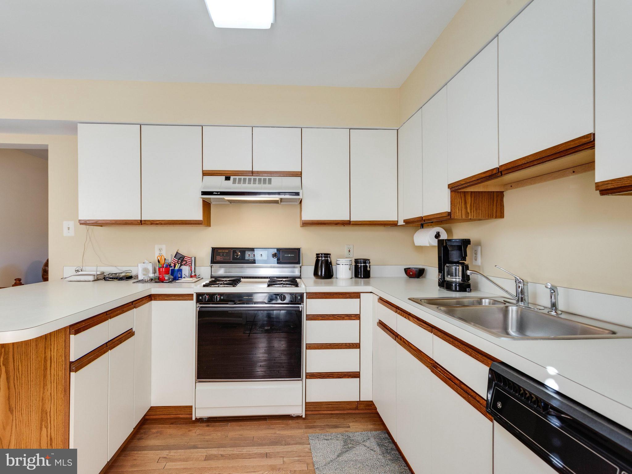 46860 Rabbitrun Terrace Sterling, VA 20164 - Photo 14 of 30 Kitchen