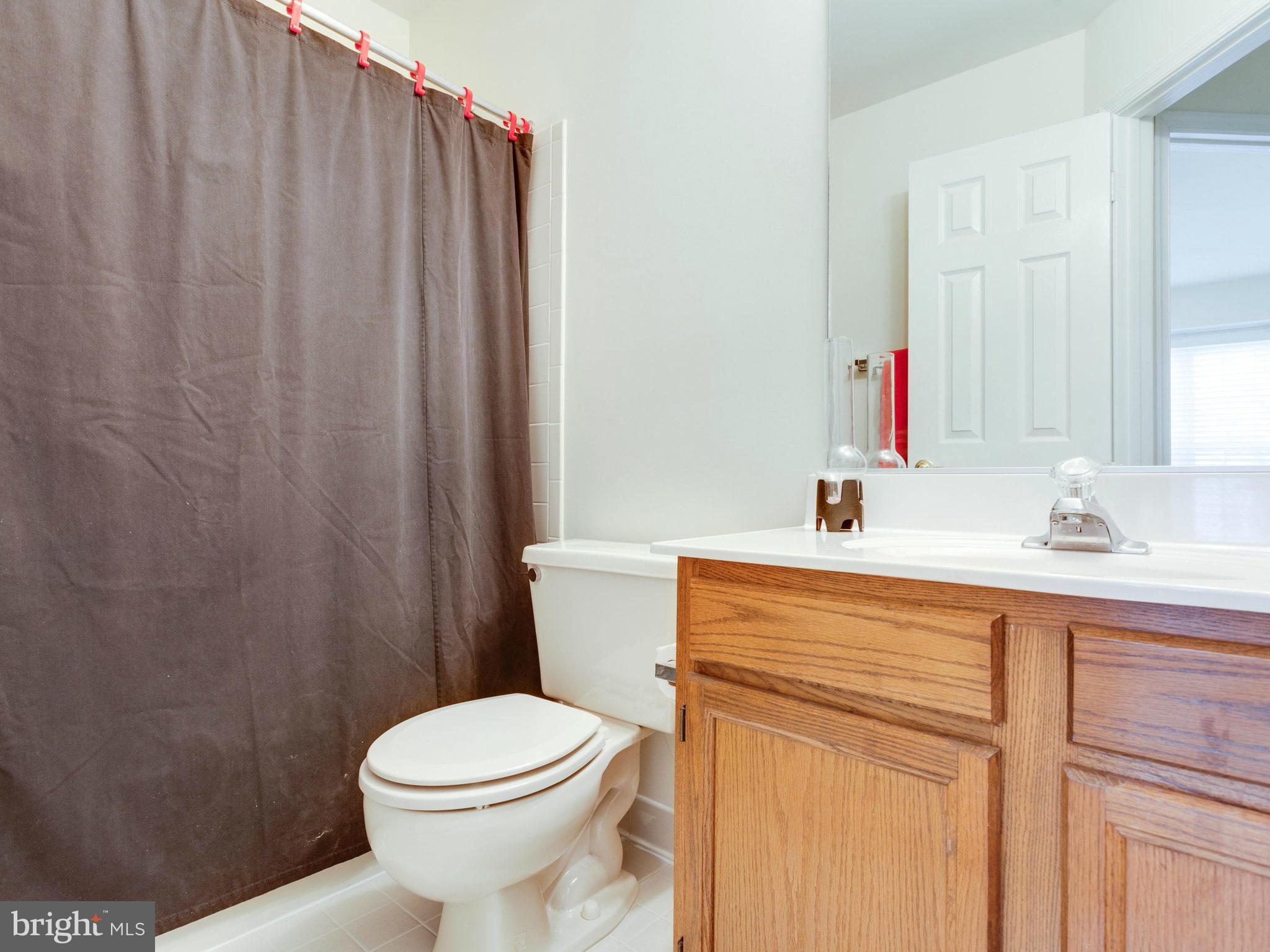 46860 Rabbitrun Terrace Sterling, VA 20164 - Photo 22 of 30 Hall Bath